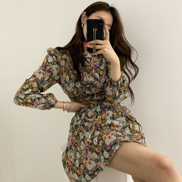 Дамска ежедневна рокля с дълъг ръкав и флорални мотиви 