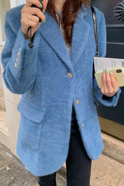 Palton de dama toamna-iarna cu nasturi si decolteu spitz