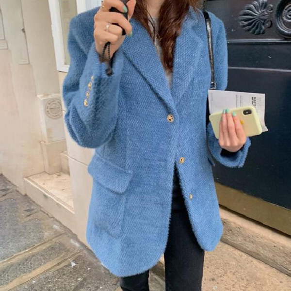 Palton de dama toamna-iarna cu nasturi si decolteu spitz