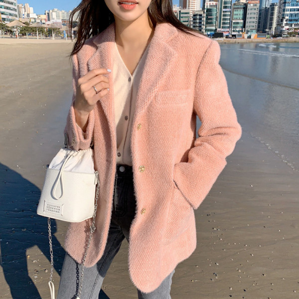 Palton de dama toamna-iarna cu nasturi si decolteu spitz