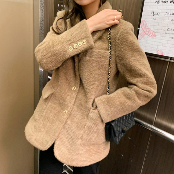 Palton de dama toamna-iarna cu nasturi si decolteu spitz