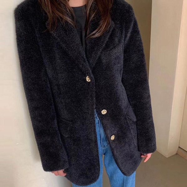 Palton de dama toamna-iarna cu nasturi si decolteu spitz