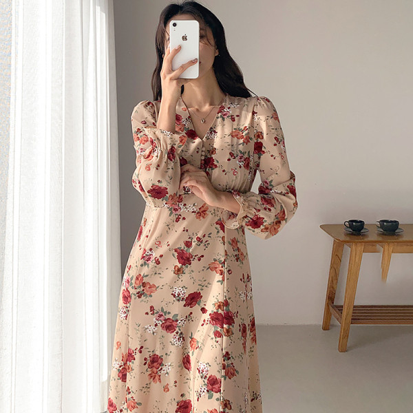 Rochie casual de dama cu motive florale si maneci lungi