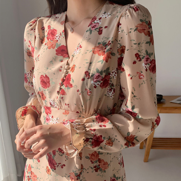 Rochie casual de dama cu motive florale si maneci lungi