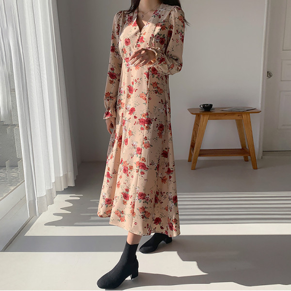 Rochie casual de dama cu motive florale si maneci lungi