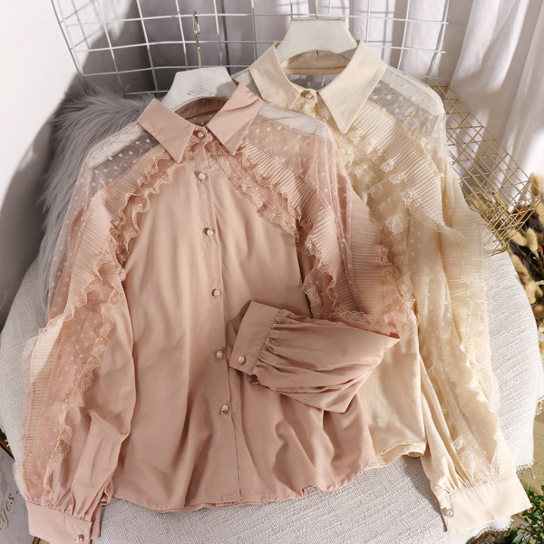 Modernūs moteriški marškiniai su klasikine apykakle, sagomis ir tiulio rankovėmis