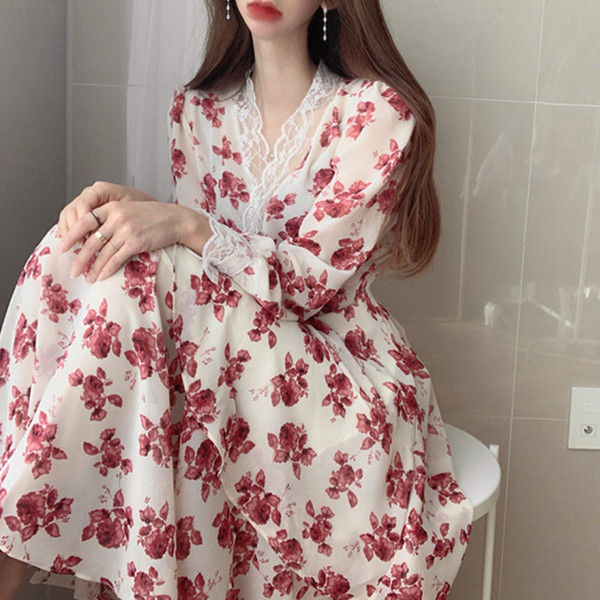 Rochie elegantă de damă, cu decolteu spitz din dantelă și motive florale