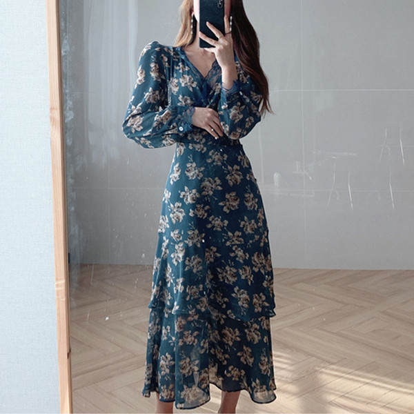 Rochie elegantă de damă, cu decolteu spitz din dantelă și motive florale