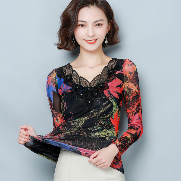 Bluză de damă modernă cu motive florale și dantelă