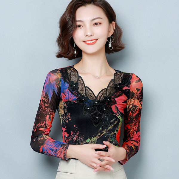 Bluză de damă modernă cu motive florale și dantelă