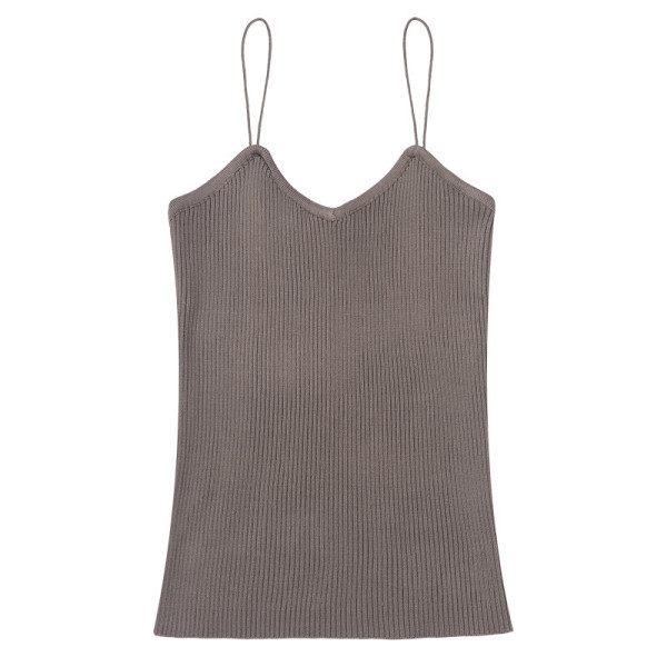 Įprasta moteriška trumputė su V formos iškirpte ir plonais petnešėlėmis