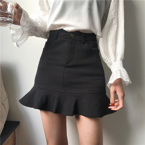 Model actual de fustă de damă croiată cu talie înaltă