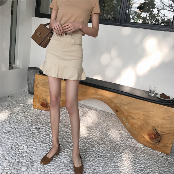 Model actual de fustă de damă croiată cu talie înaltă