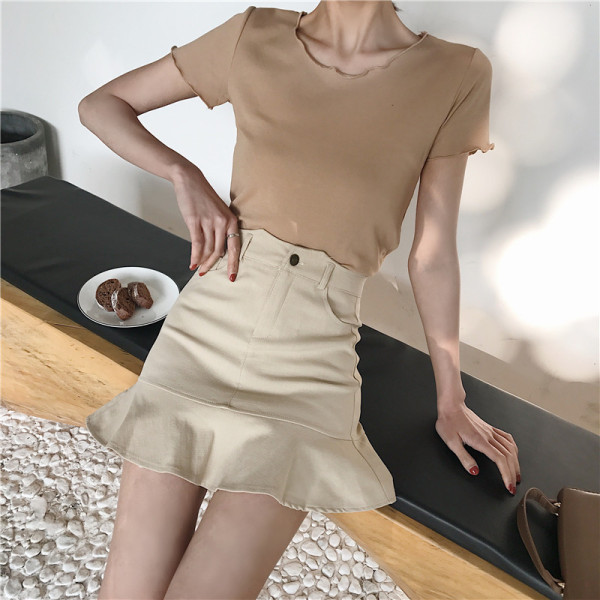 Model actual de fustă de damă croiată cu talie înaltă