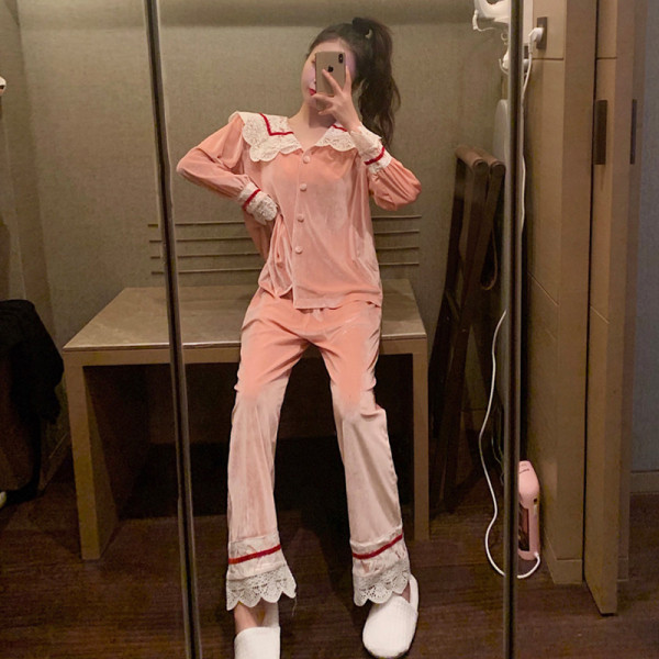 Pijamale de dama din catifea cu dantela si nasturi