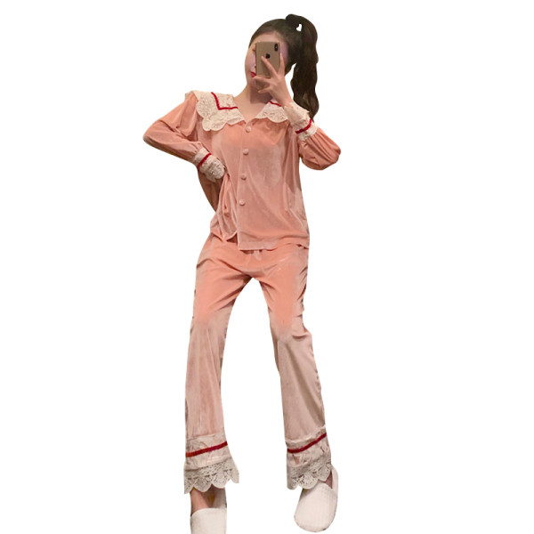 Pijamale de dama din catifea cu dantela si nasturi