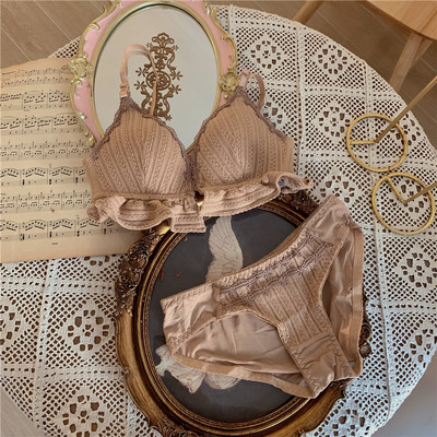 Moderns sieviešu apakšveļas komplekts divās daļās - krūšturis un bikini