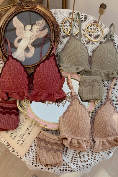 Set de lenjerie de damă modernă în două părți - sutien și bikini