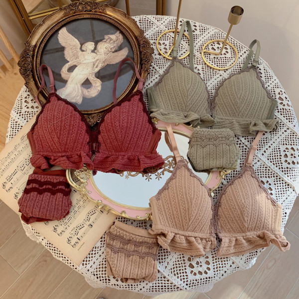 Set de lenjerie de damă modernă în două părți - sutien și bikini