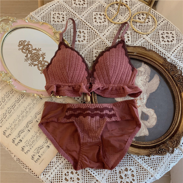 Set de lenjerie de damă modernă în două părți - sutien și bikini