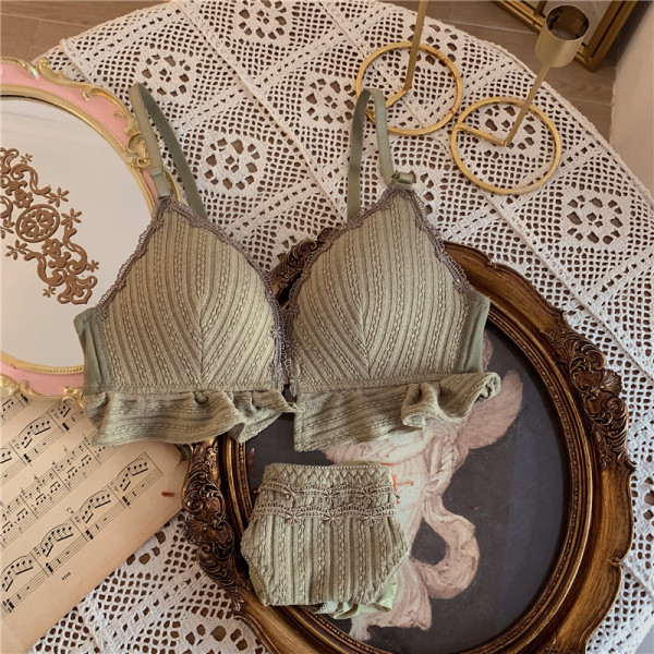 Set de lenjerie de damă modernă în două părți - sutien și bikini