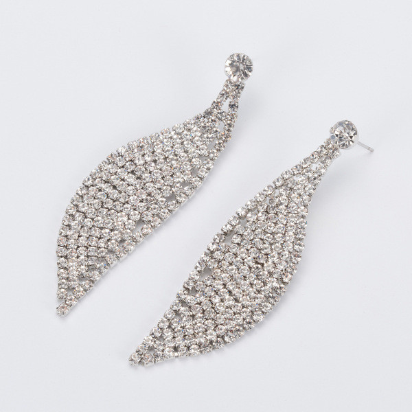 Cercei de damă moderni agățați cu pietre