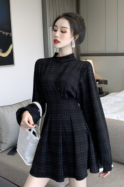 Rochie de dama neagra croiala model cu maneci lungi