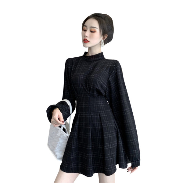 Rochie de dama neagra croiala model cu maneci lungi