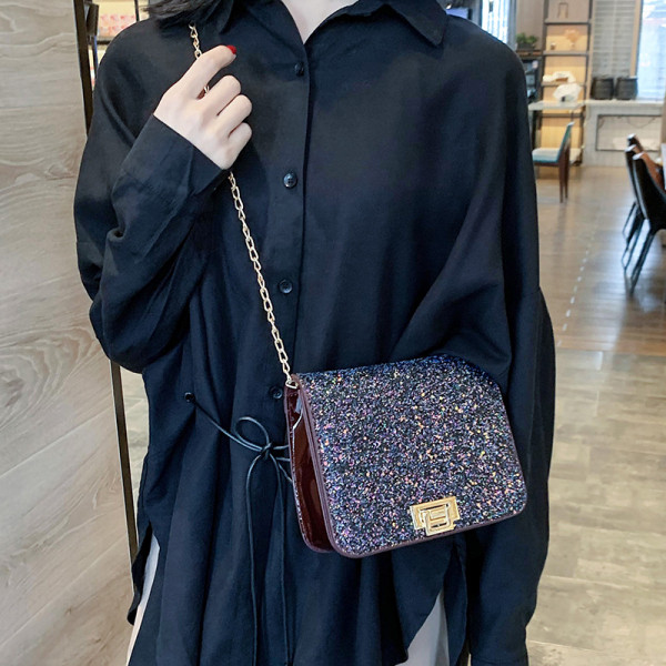 Modernus moteriškas krepšys su blizgiomis dalelėmis ir ilga rankena