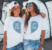 Λευκό casual T-shirt και ωοειδές λαιμόκοψη με επιγραφή Best Friend