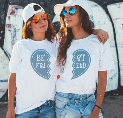 Tricou casual alb cu maneci scurte si decolteu oval cu inscriptia Best Friend