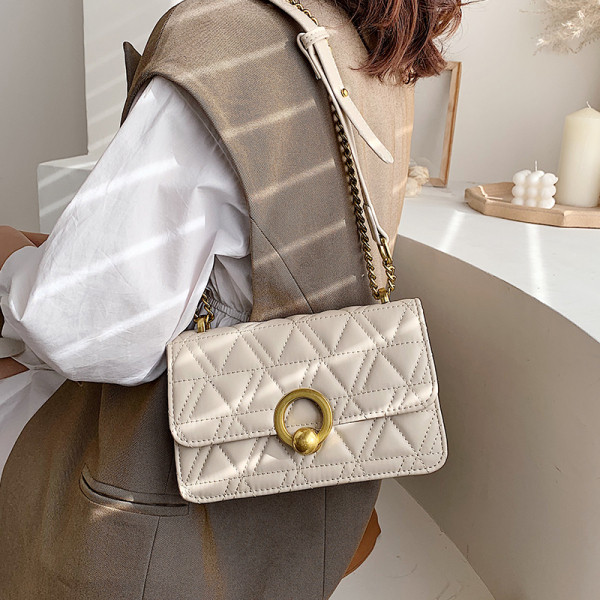 Geanta de dama eleganta cu inchizator metalic si maner lung