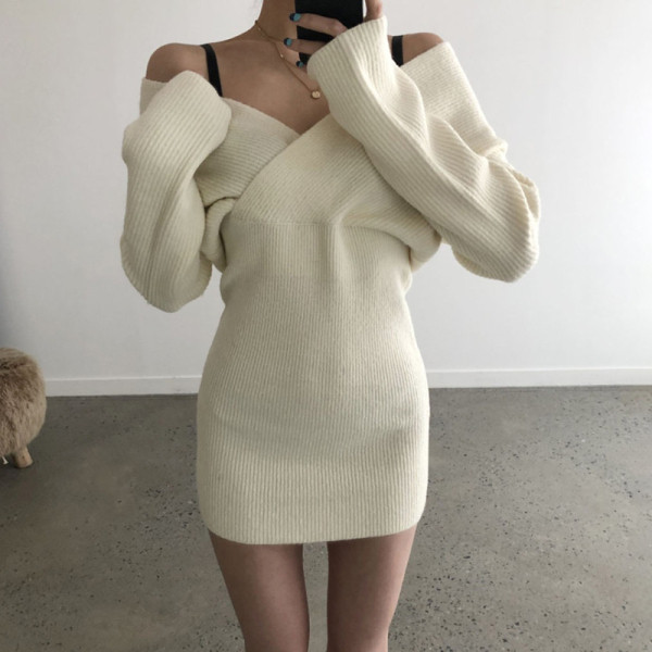 Talvine naiste kleit spits kaelusega lühike mudel valge ja must