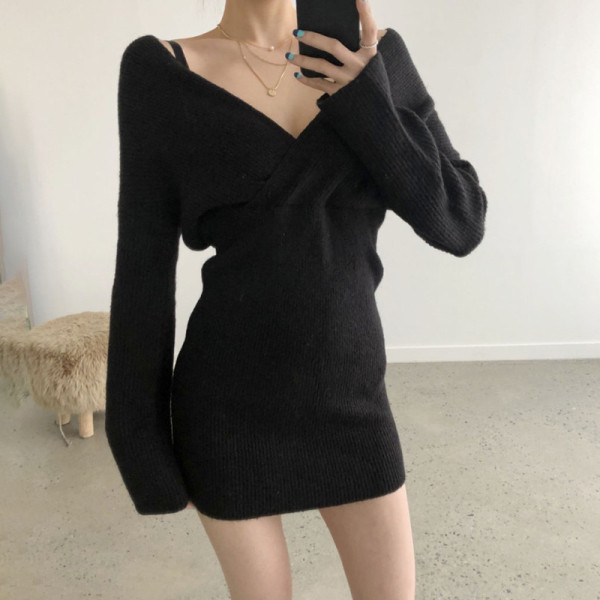 Talvine naiste kleit spits kaelusega lühike mudel valge ja must