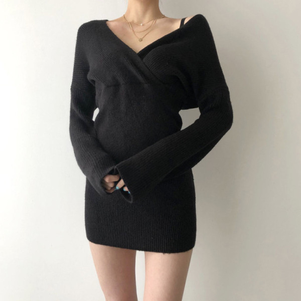 Talvine naiste kleit spits kaelusega lühike mudel valge ja must