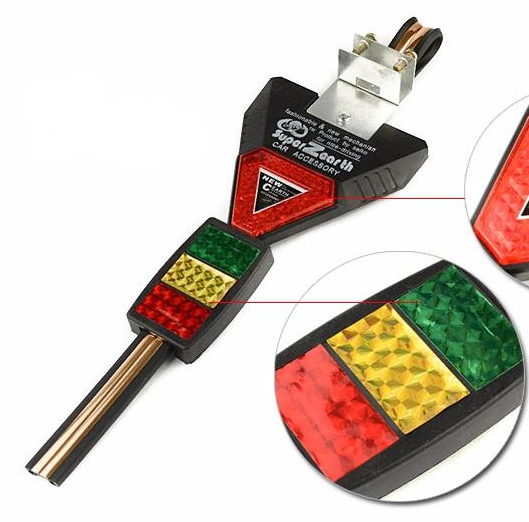 Šviesą atspindintis įspėjamasis automobilio trikampis