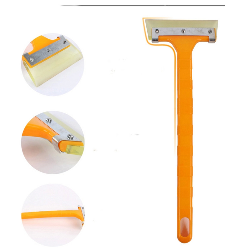 Instrument de deszăpezire a mașinii