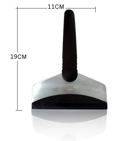 Lopata din otel inoxidabil pentru a indeparta zapada dintr-o masina