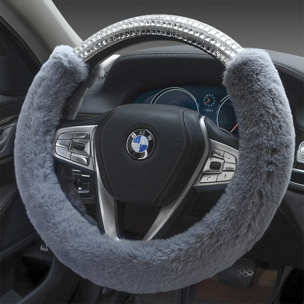 Pūkuotas vairo korpusas su akmenimis