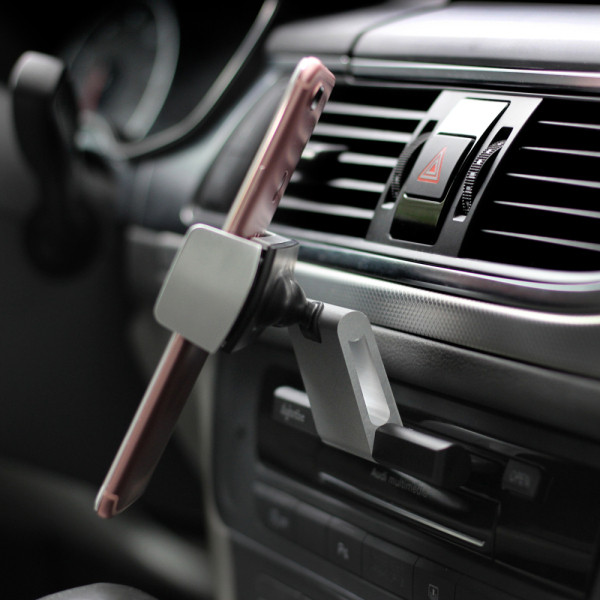 Navigeerimiseks ja telefoniks sobiv autoalus