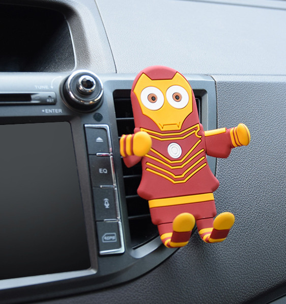 Pasukamas automobilinis stovas tinkantis mobiliajam telefonui ir navigacijai – keturi modeliai