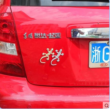 3D fém autómatrica díszítő kövekkel