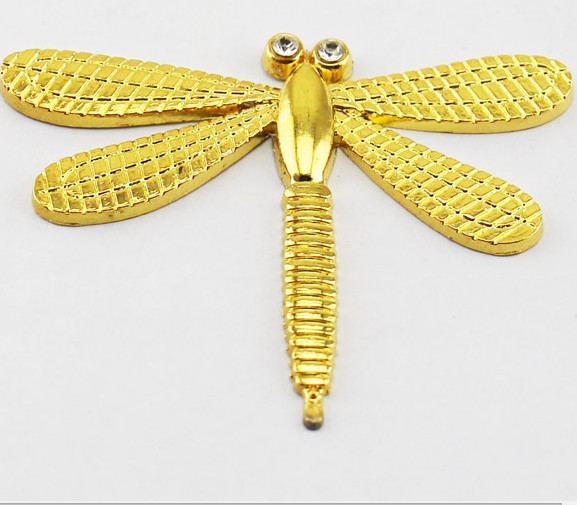 3D fém matrica díszkövekkel autóhoz