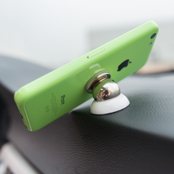 360 fokban forgatható mágneses telefonállvány autóhoz is alkalmas