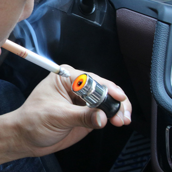 Universalus elektroninis žiebtuvėlis automobiliui