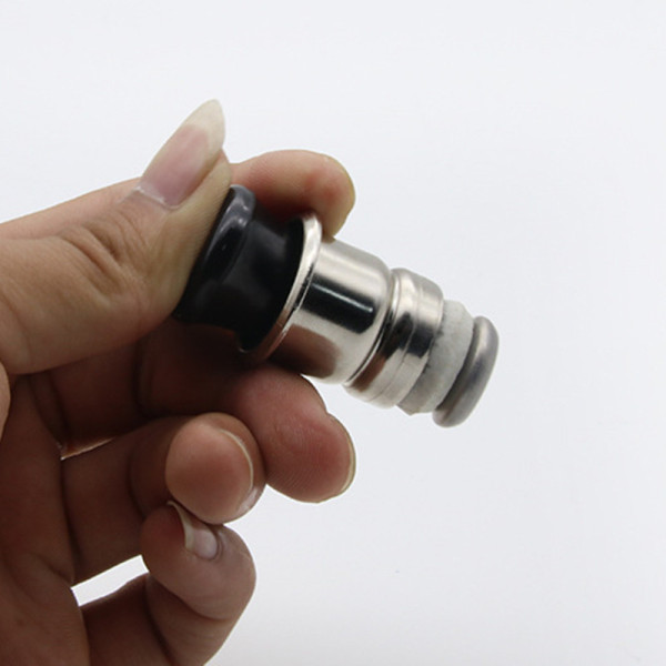 Universalus elektroninis žiebtuvėlis automobiliui