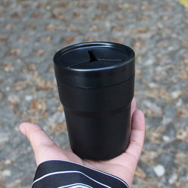 Hordozható autós pohár érmék tárolására