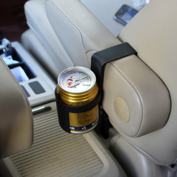 Plastikinis automobilinis laikiklis, tinkantis gėrimams