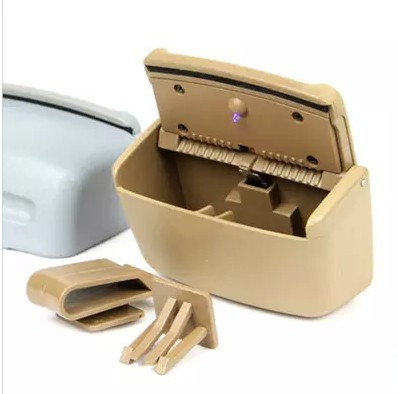 Universali peleninė automobiliui su dangčiu ir LED lempute