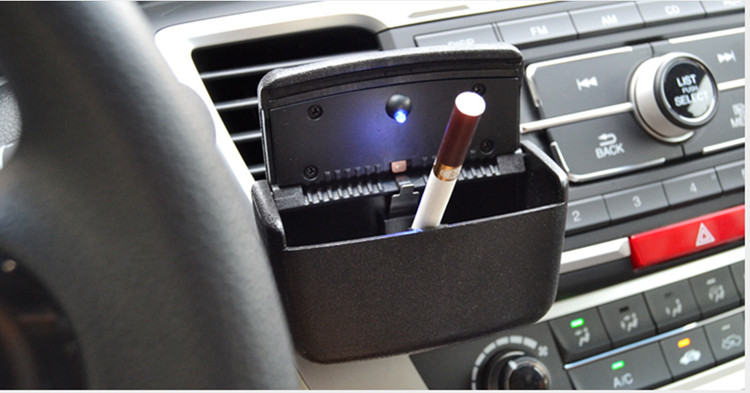 Universali peleninė automobiliui su dangčiu ir LED lempute